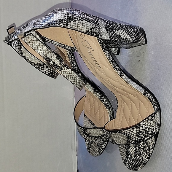 Forever high heels women's shoes size 8 sneak print used excellent Condition - Picture 4 of 7